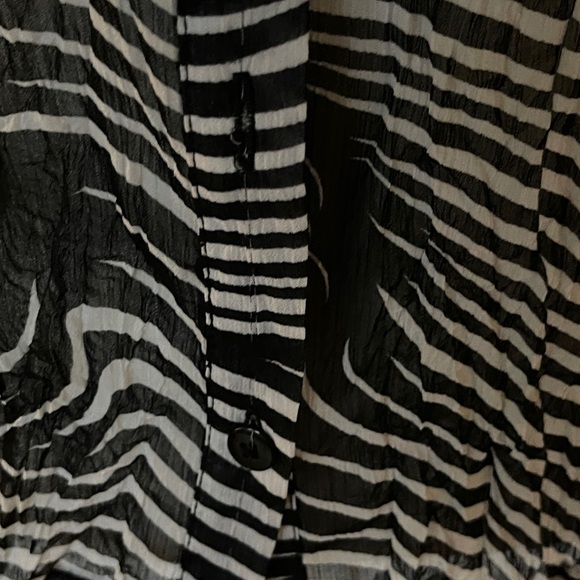 alberto makali Black and White geometric design top large - Picture 6 of 8